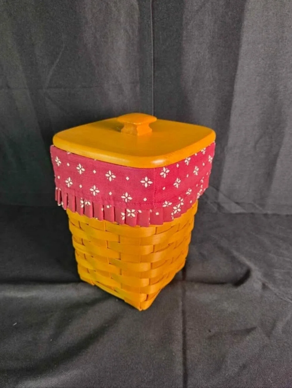1996 Longaberger Medium Spoon basket with lid and Plastic & fabric liners
